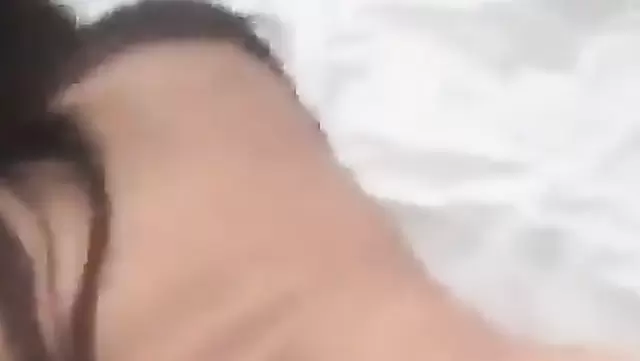 Kocanın arkadaşı, iyi beslenmiş Kazak kadını sikişle dağıttı.