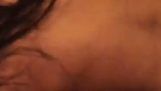 Kazak karı, oral sevgilisiyle ateşli bir gece yaşıyor.