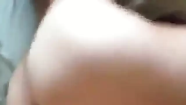 Kazak kız, kocasını iş arkadaşıyla aldatıyor.